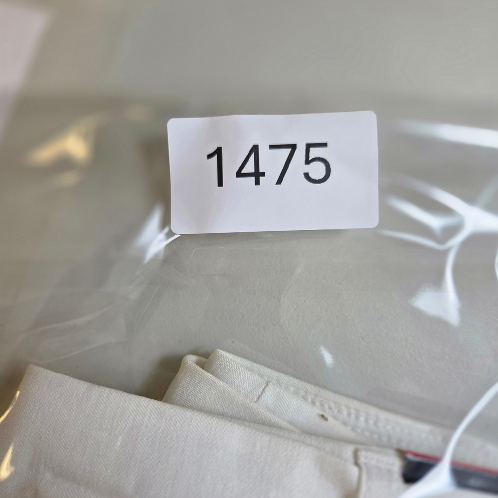 Attyre Petite Samantha Shorts White Bermuda Belted Stretch 122J181 Womens 2P NEW - Picture 6 of 6